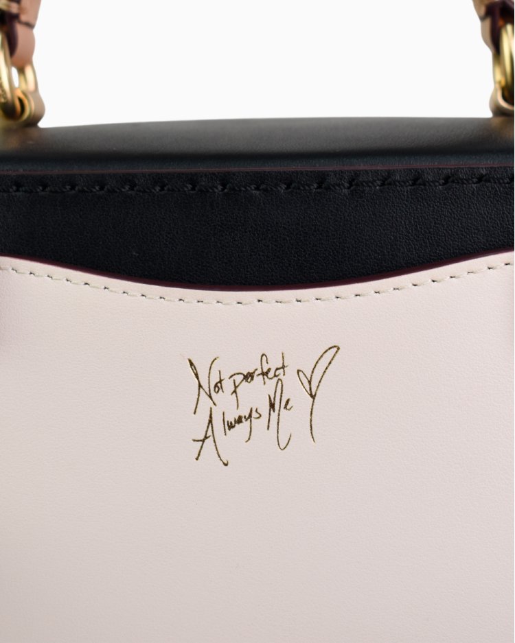 Bolsa Coach x Selena Gomez Selena Trail Branca e Preta